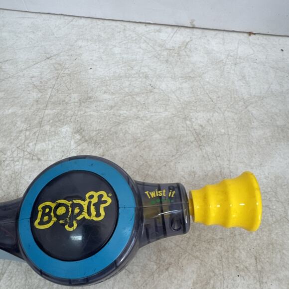 Bop It See Through Version 2002 Hasbro Electronic Handheld Game Tested & Works - Picture 5 of 7